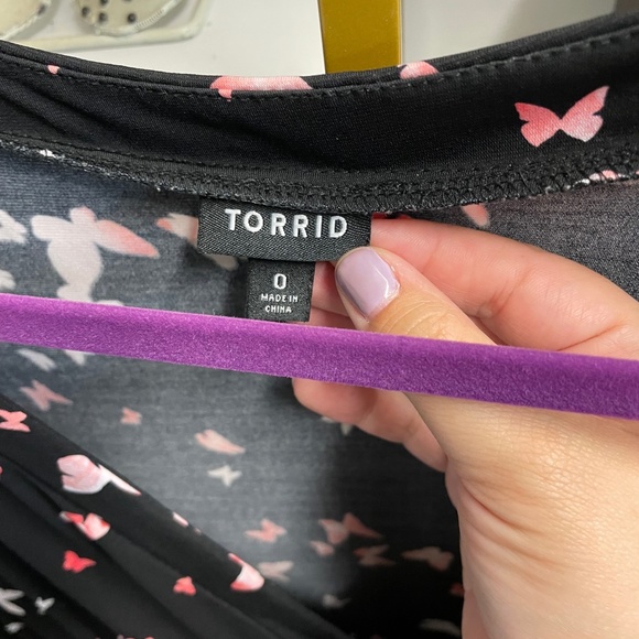 Plus size dress with sleeves - Picture 4 of 6